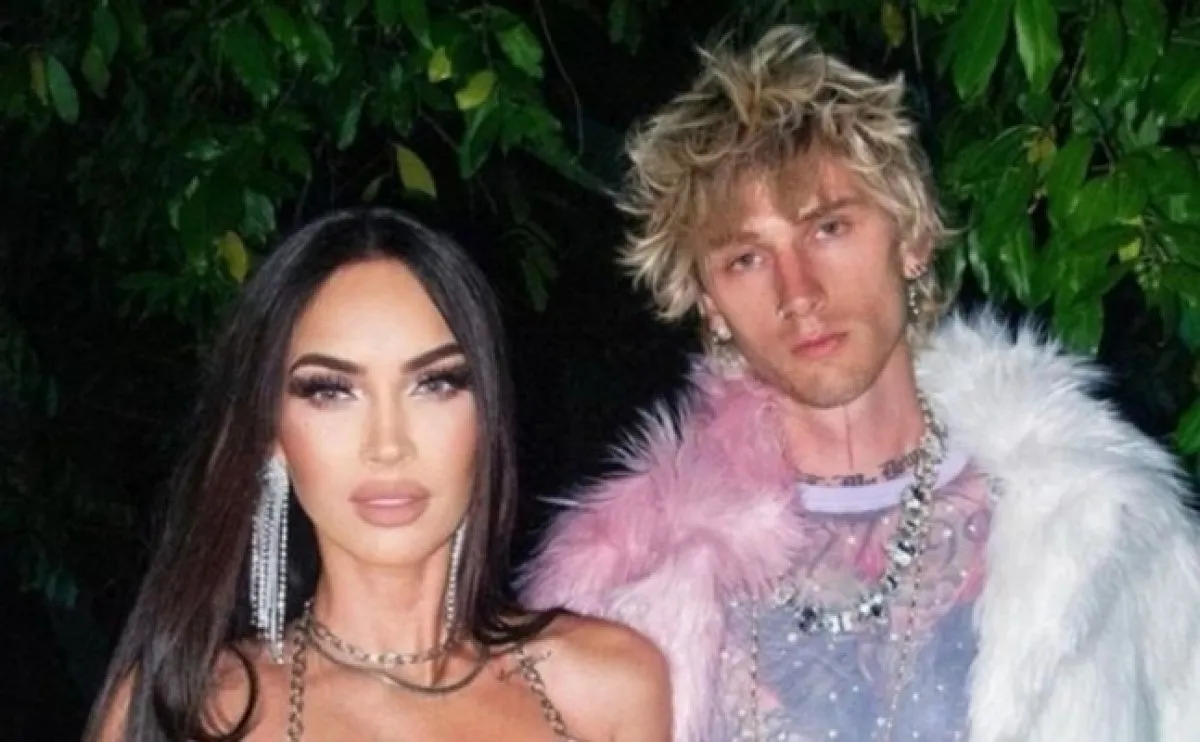 할리우드 스타 커플이었던 배우 메간 폭스(39)와 로커 머신 건 켈리(본명 콜슨 베이커)의 관계가 사실상 완전히 정리됐다는 보도가 나왔다. 메간 폭스 SNS 캡처