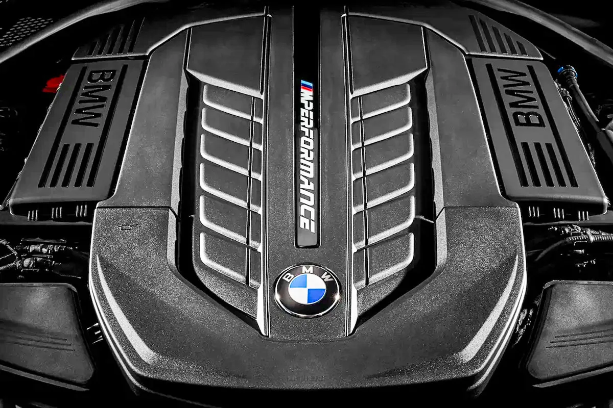 V12 엔진 - 출처 : BMW