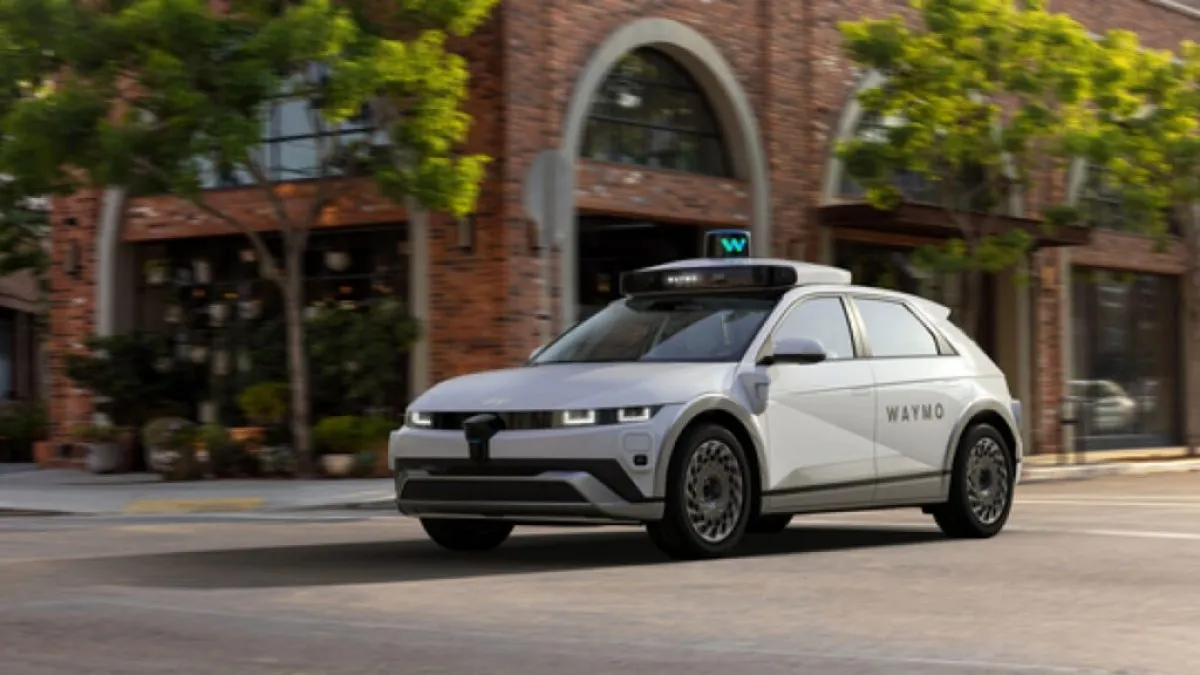 아이오닉5로 운행 중인 웨이모 로보택시 / 사진=웨이모