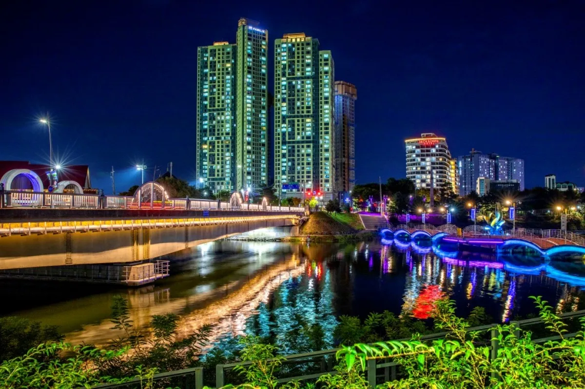 사진=박승원. 공지천야경. 2024 춘천관광사진전