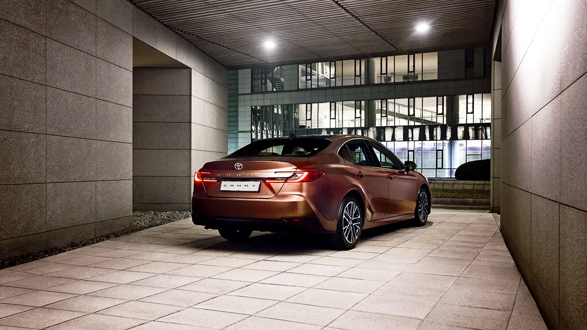 캠리 하이브리드 / 토요타