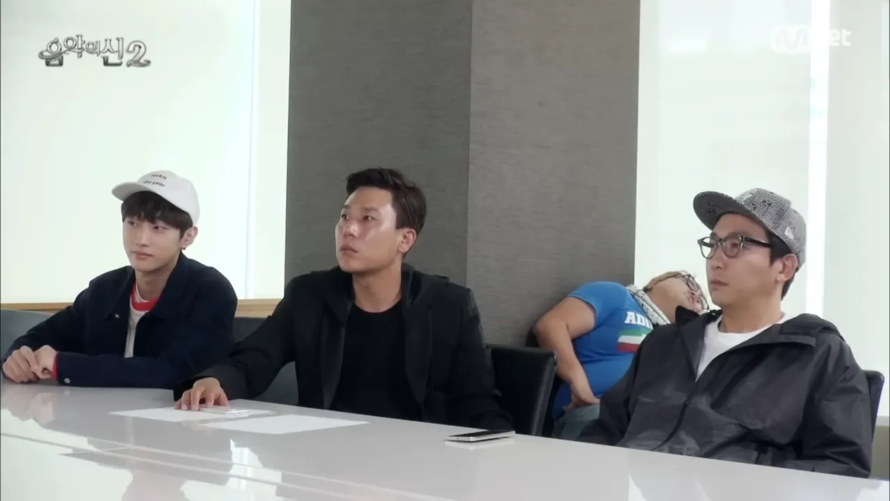 이상민(가운데)과 탁재훈(오른쪽). Mnet ‘음악의 신 2’ 방송화면