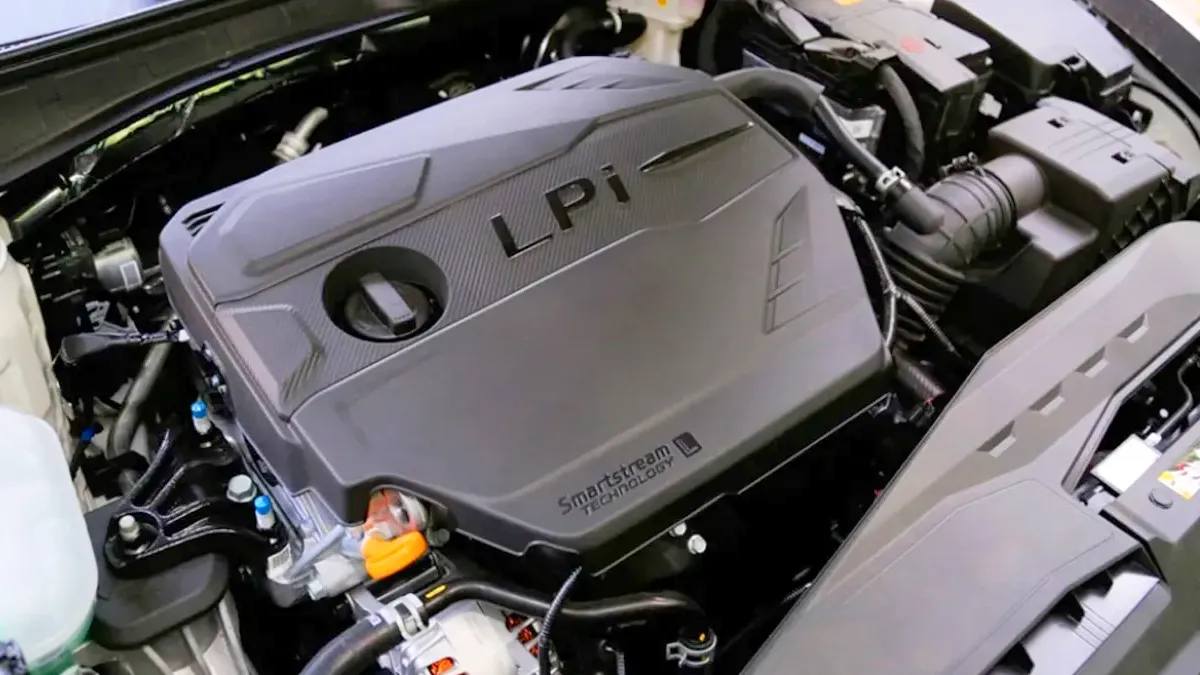 쏘나타 LPG 모델 엔진룸 / 현대자동차