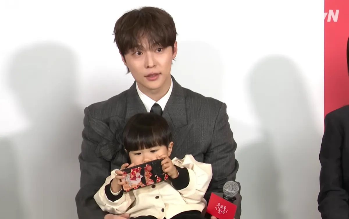 배우 배인혁과 아역 배우 박유호. tvN ‘우주를 줄게’ 온라인 제작발표회 캡처