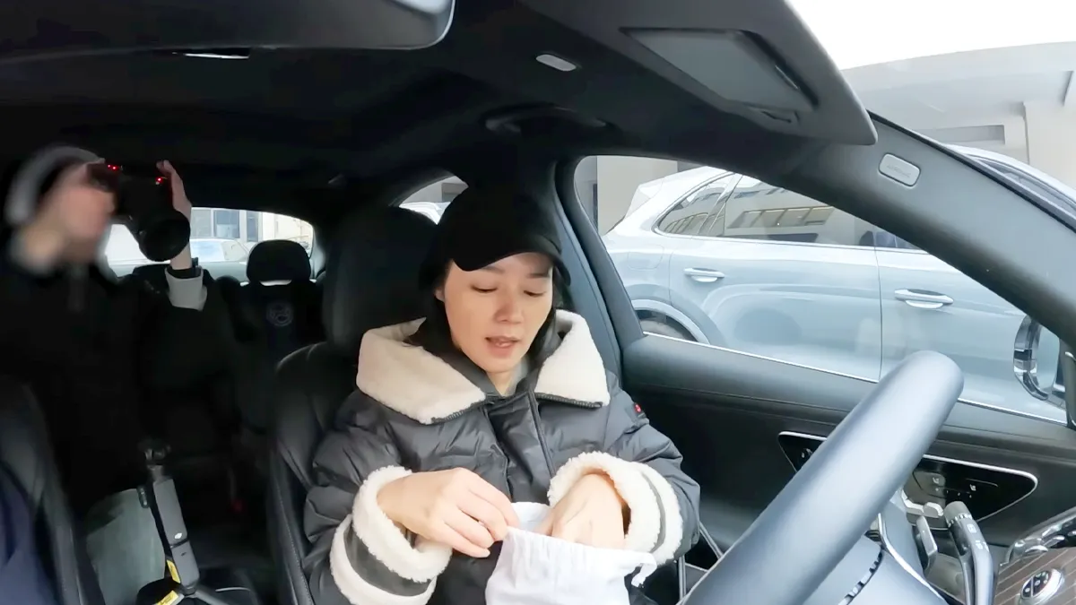 한가인이 타는 차 E클래스 / 유튜브 ‘자유부인 한가인’