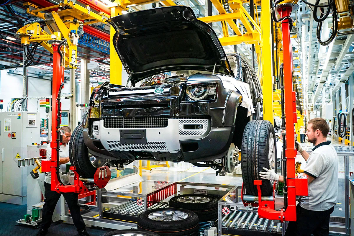 랜드로버 공장 - 출처 : JLR