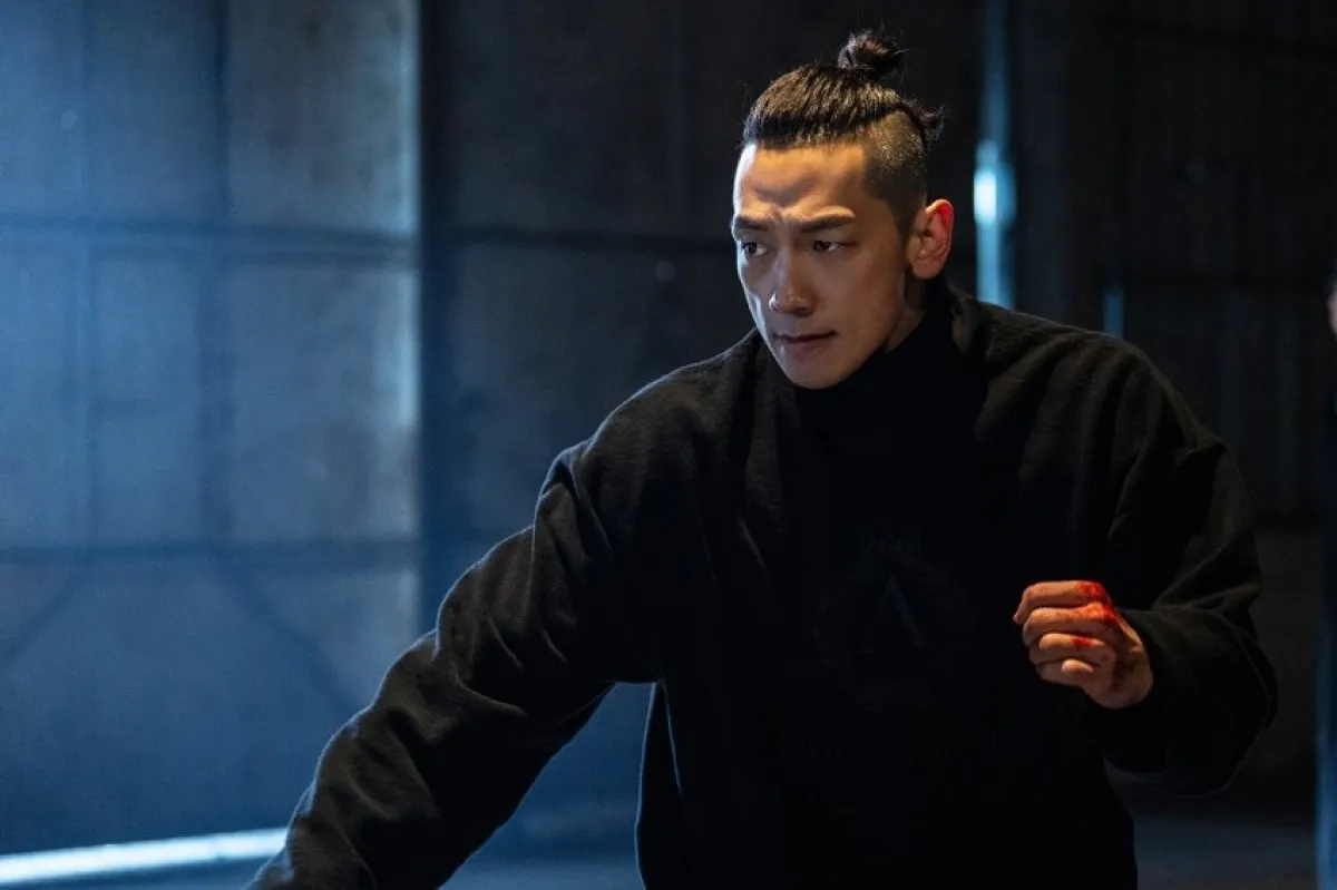 가수 겸 배우 정지훈. 넷플릭스 오리지널 ‘사냥개들’ 시즌2 스틸컷