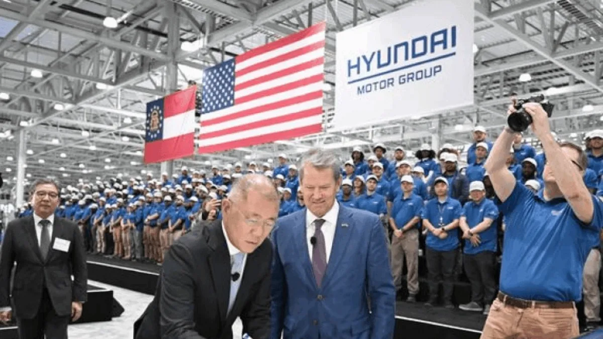 현대자동차그룹 메타플랜트 아메리카(HMGMA)’ 준공식에 참석해 기념 서명 중인 정의선 현대차 회장 / 사진=현대차