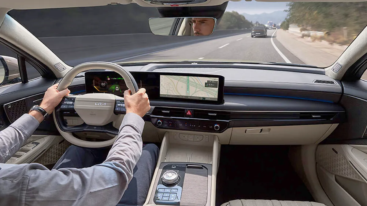 현행 K8 실내 / 기아