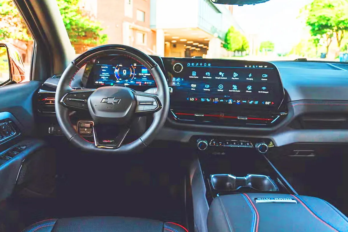 현행 실버라도 2026년형 실내 / 사진=쉐보레