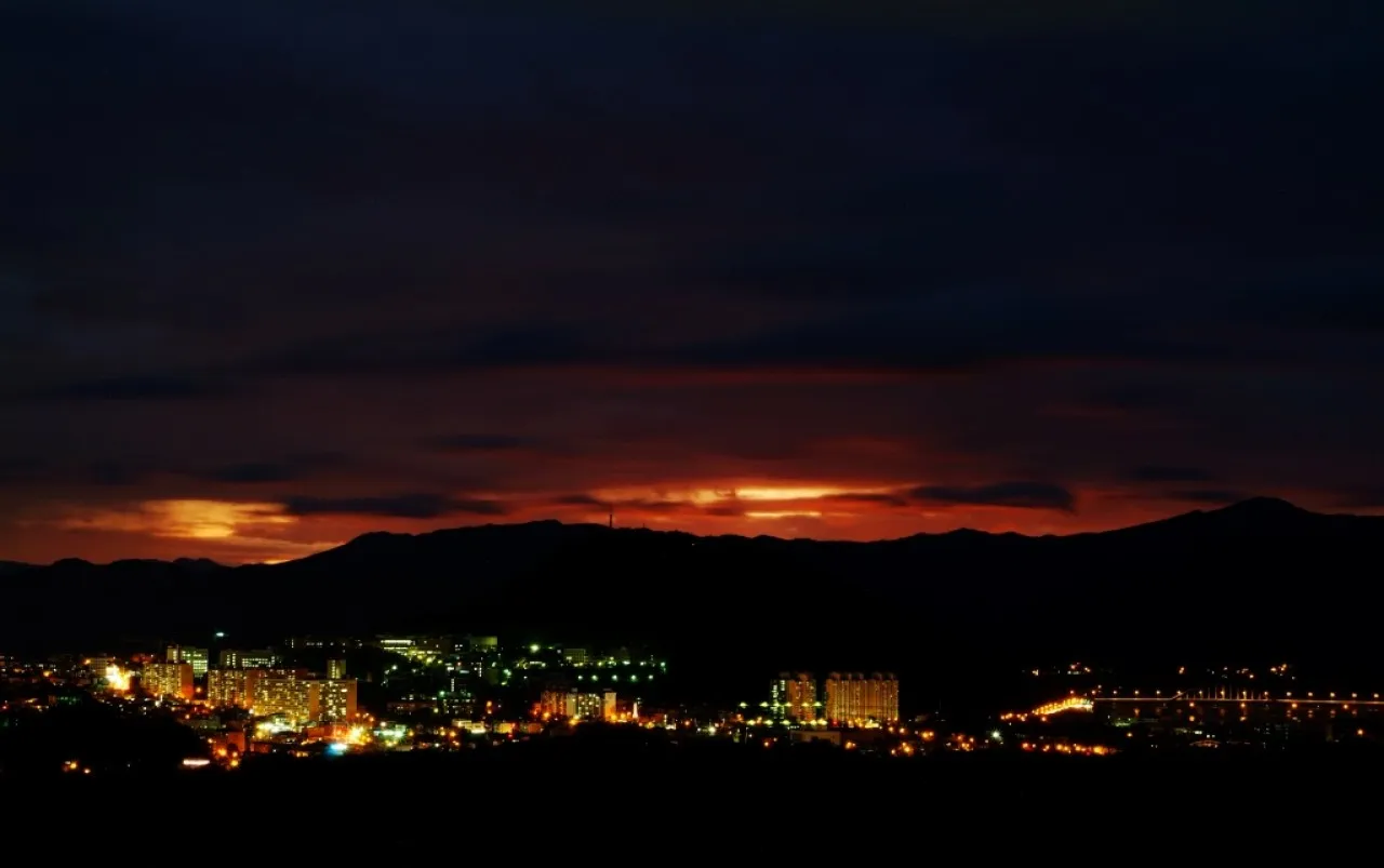 사진=김양희. 구봉산에서 바라본 춘천야경. 2008 춘천관광사진전