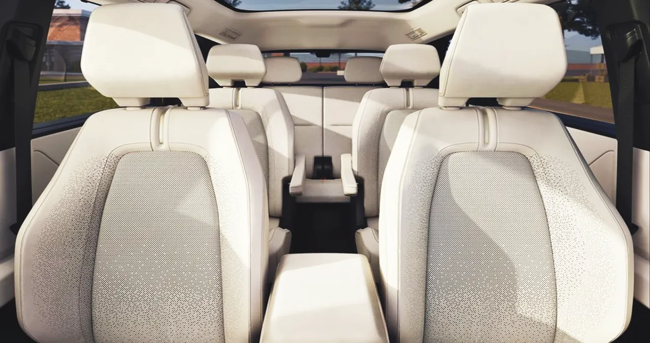 하이랜더 EV 실내 / 토요타