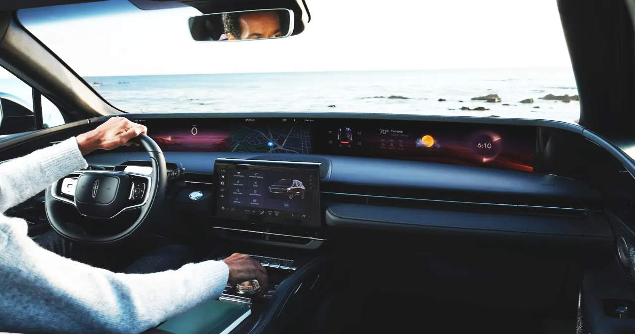 노틸러스 하이브리드 실내 / 링컨