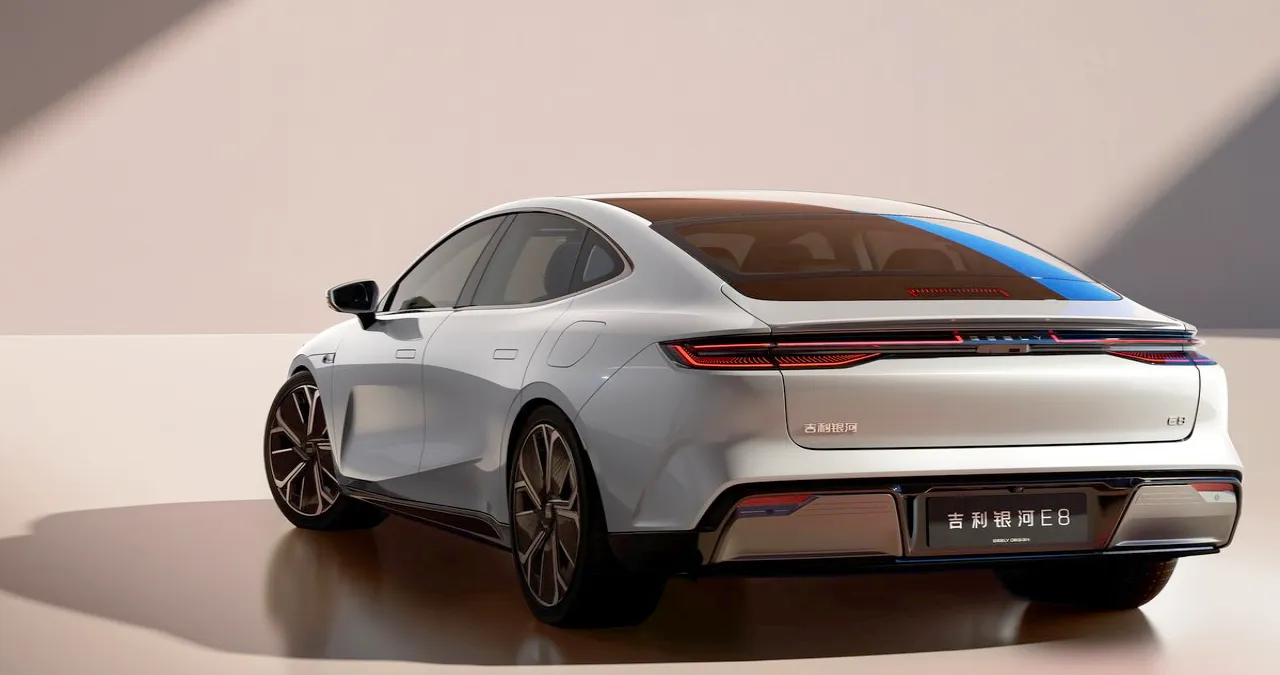 갤럭시 E8 / 지리자동차