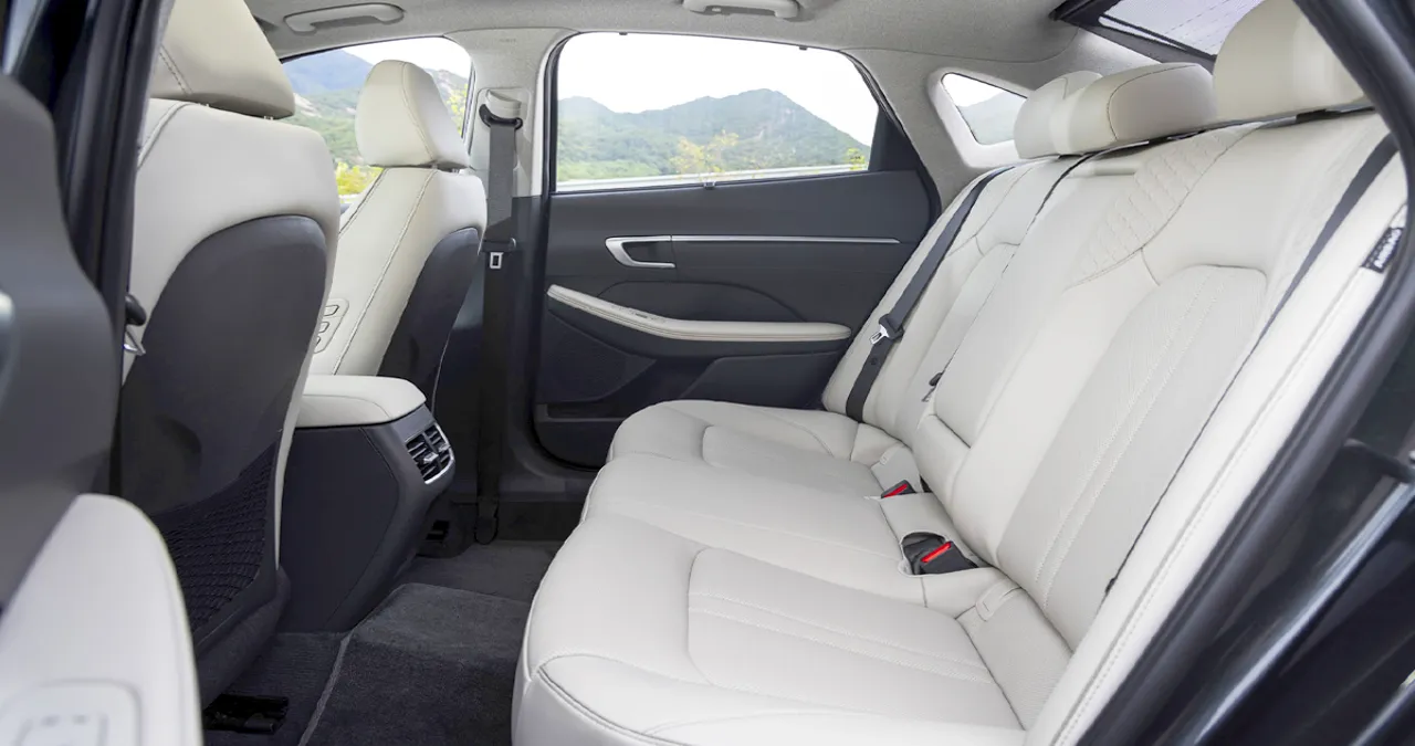 쏘나타 실내 / 현대자동차