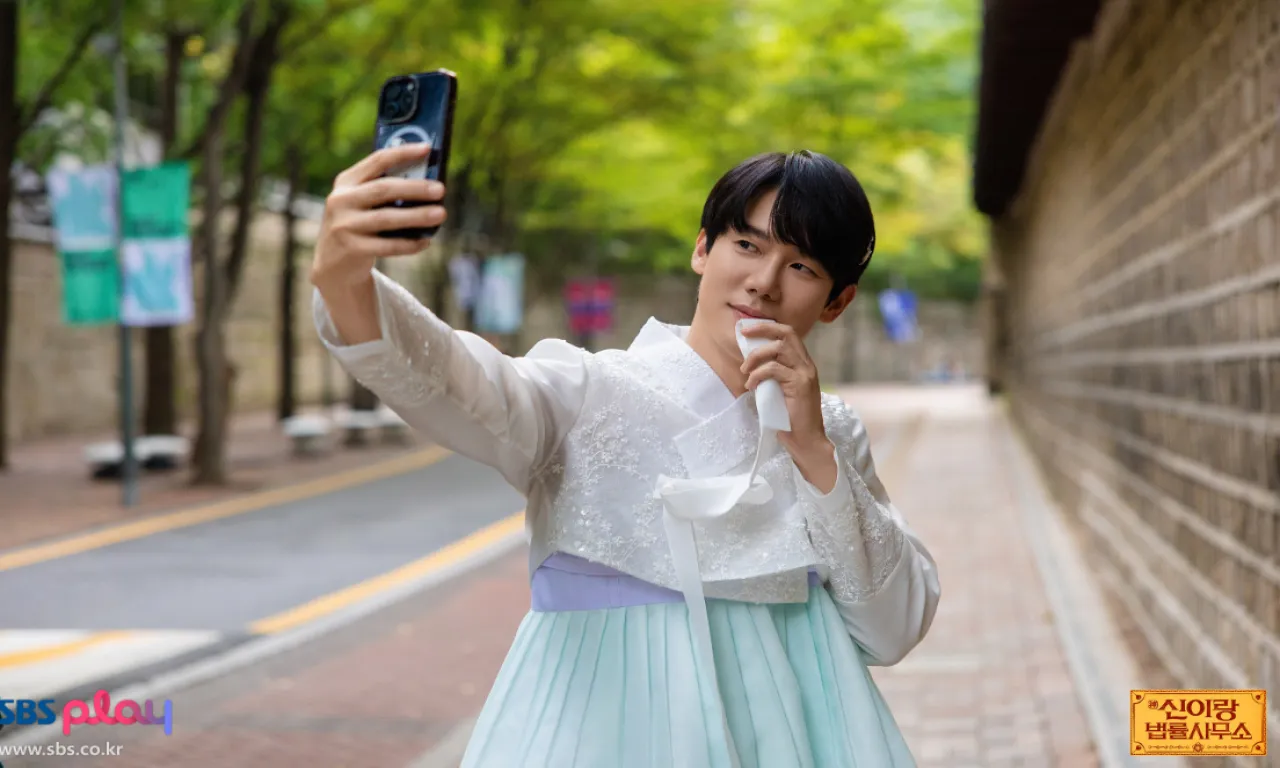 배우 유연석. SBS ‘신이랑 법률사무소’ 스틸컷