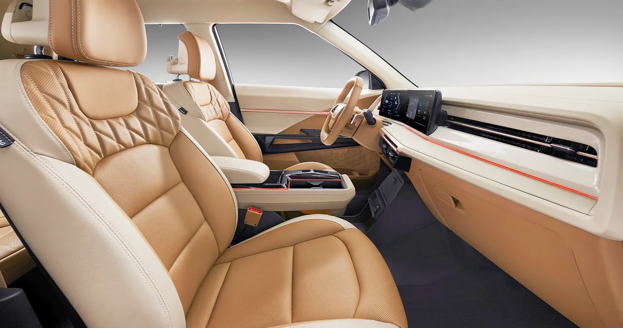 액티언 하이브리드 실내 / KGM