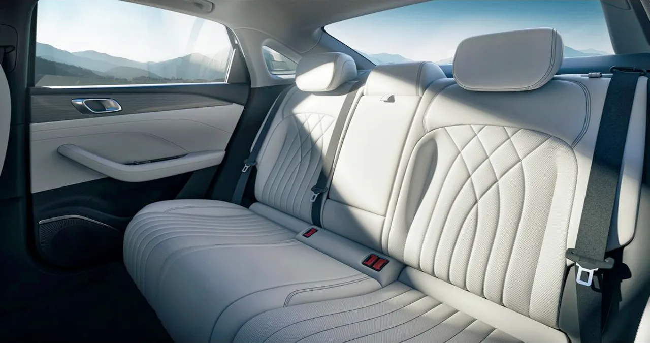 스타샤인6 실내 / 지리 갤럭시