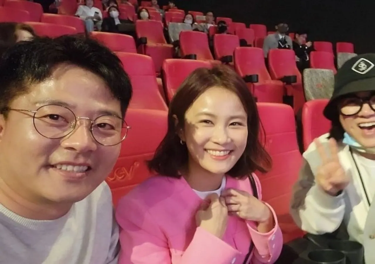 김준호♥김지민, 영화관 데이트 포착. 김숙 인스타그램