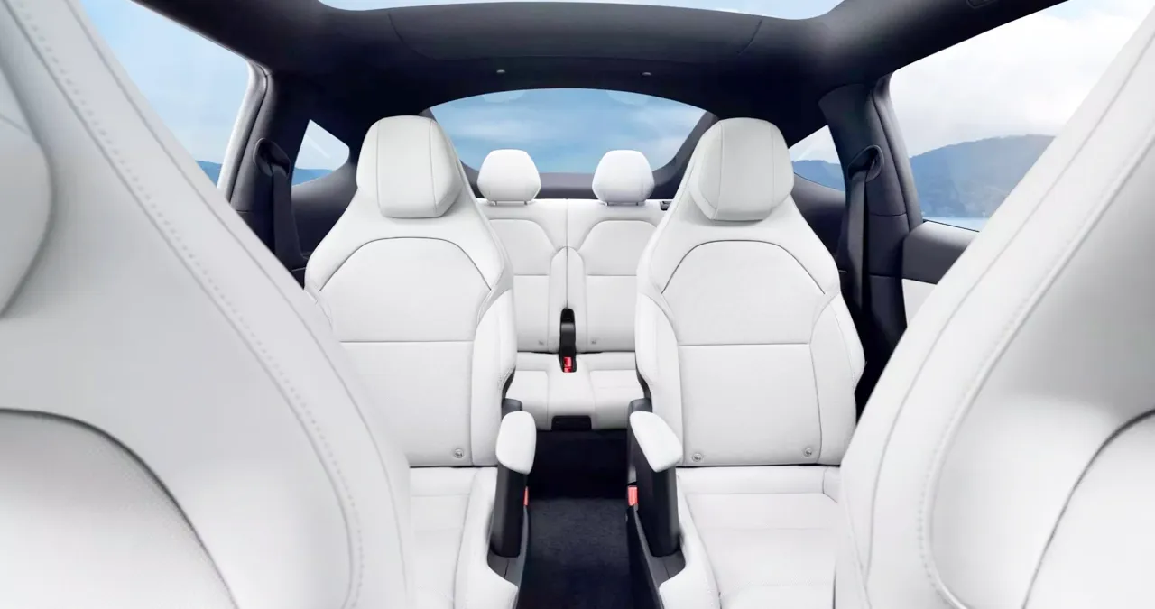 모델 Y 롱바디 실내 / 테슬라