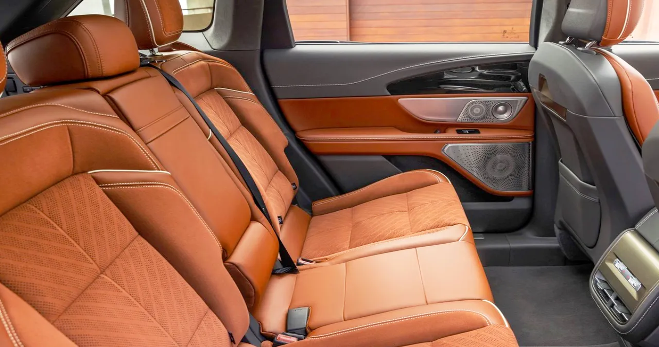 노틸러스 실내 / 링컨