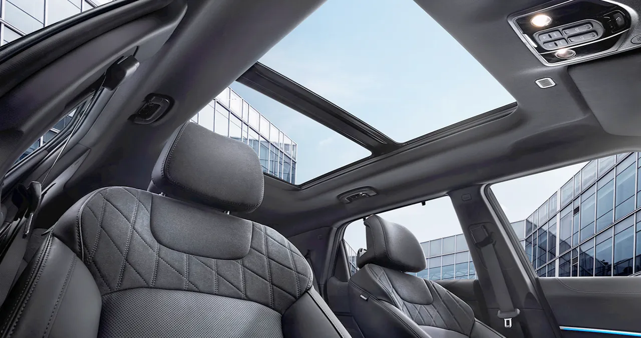 액티언 하이브리드 실내 / KGM