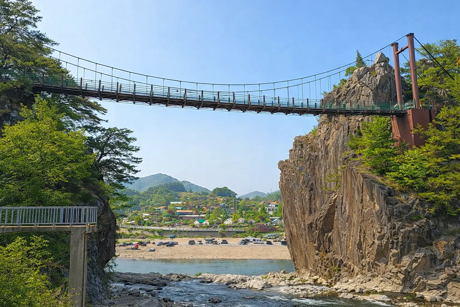 사진=수주팔봉 야영지 출렁다리