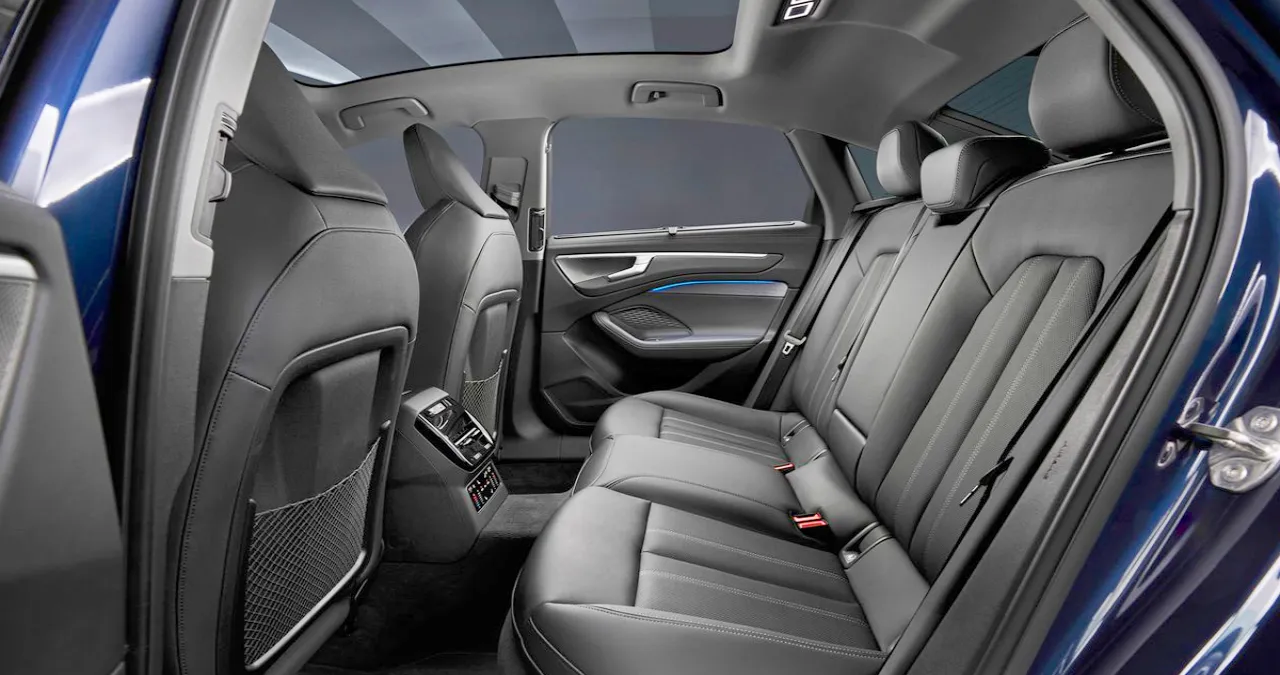 신형 A6 실내 / 아우디