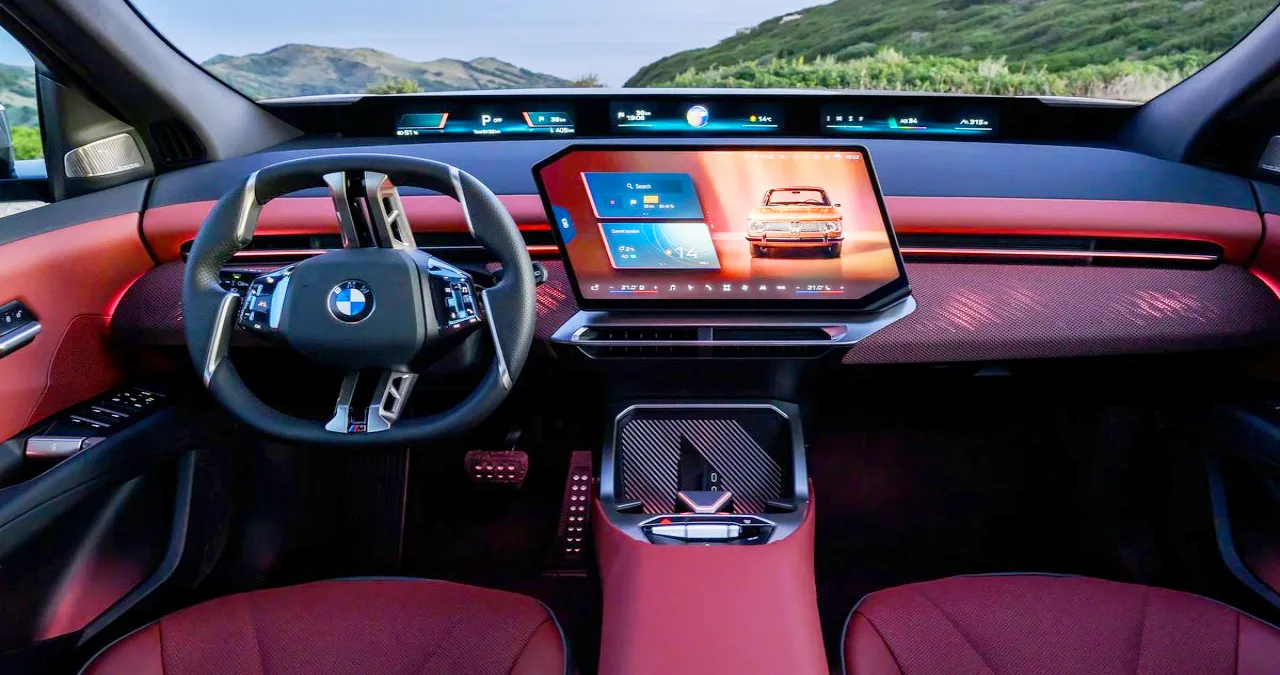 파노라믹 iDrive 시스템이 적용된 iX3 실내 / BMW