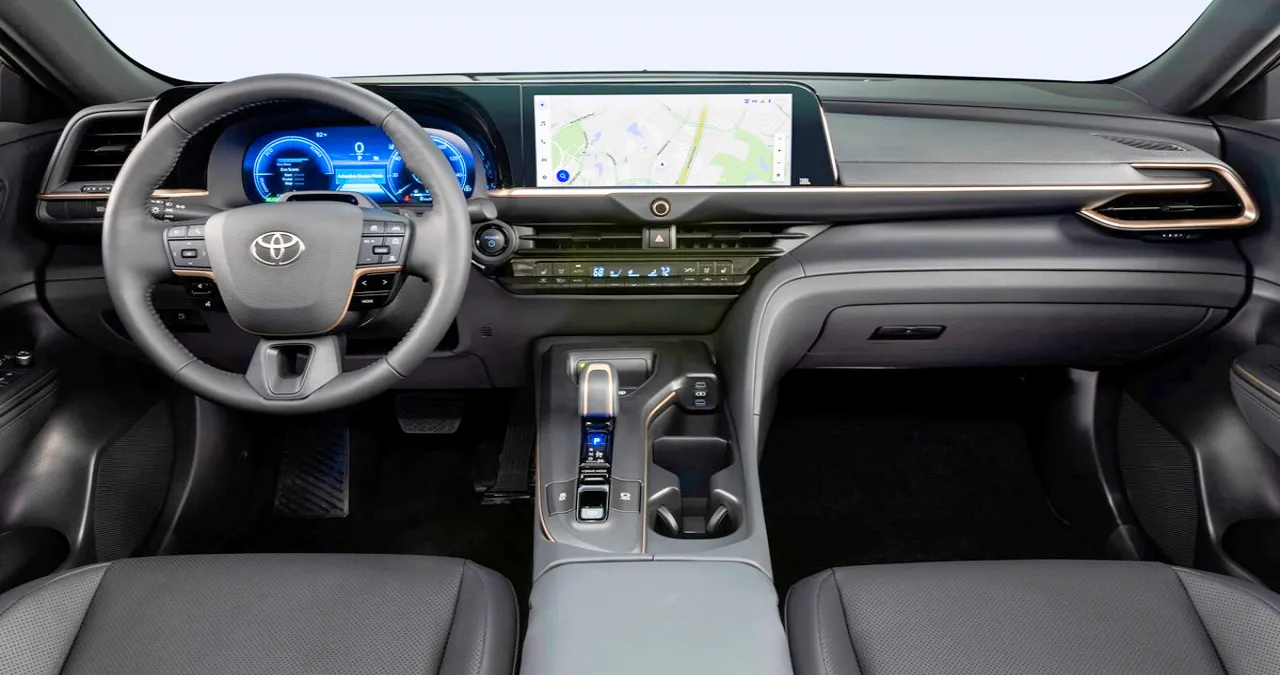 크라운 실내 / 토요타