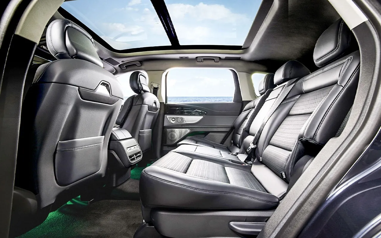 노틸러스 하이브리드 실내 / 링컨