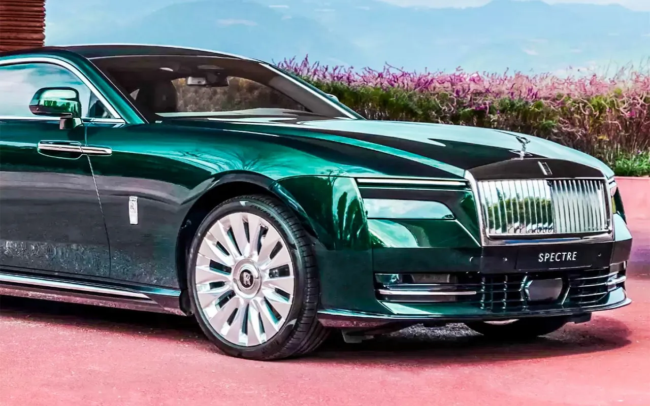 스펙터 - 출처 : 롤스로이스