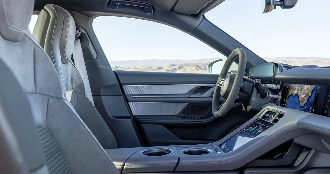 타이칸 실내 / 포르쉐