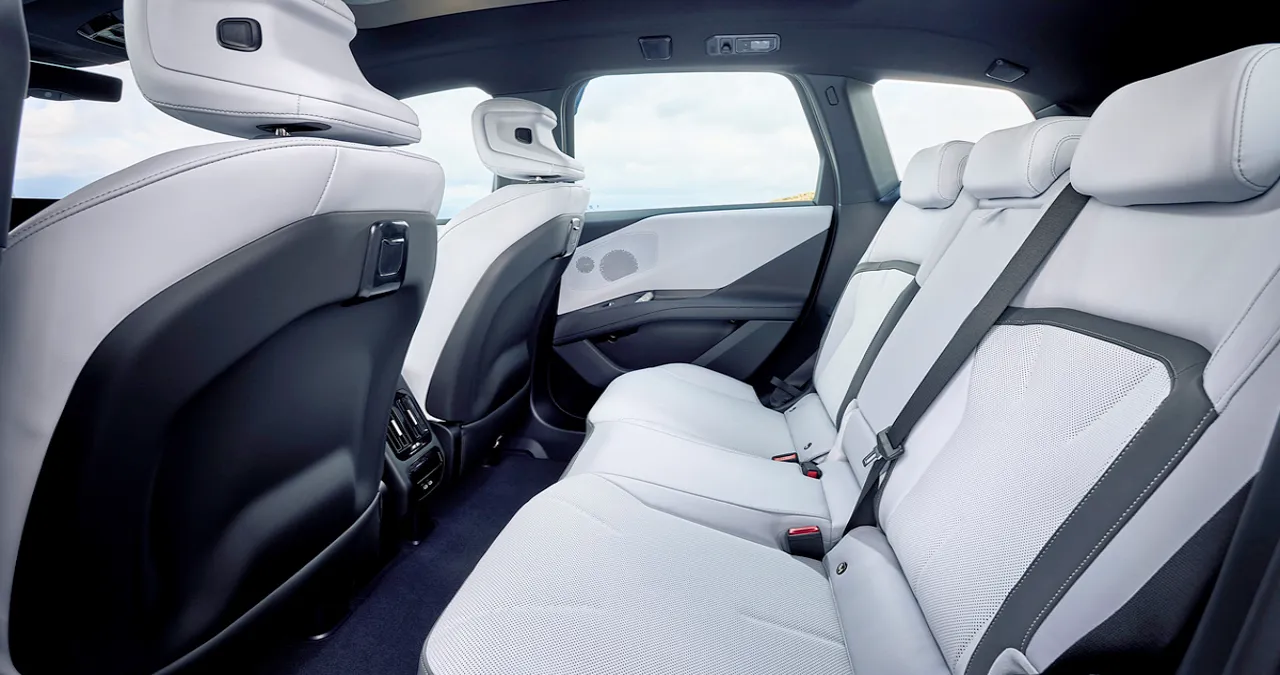 더 뉴 BMW iX3 실내 / BMW