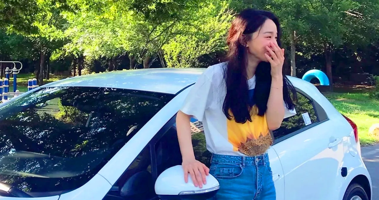 신혜선이 타는 차 프라이드 / 씨네플레이