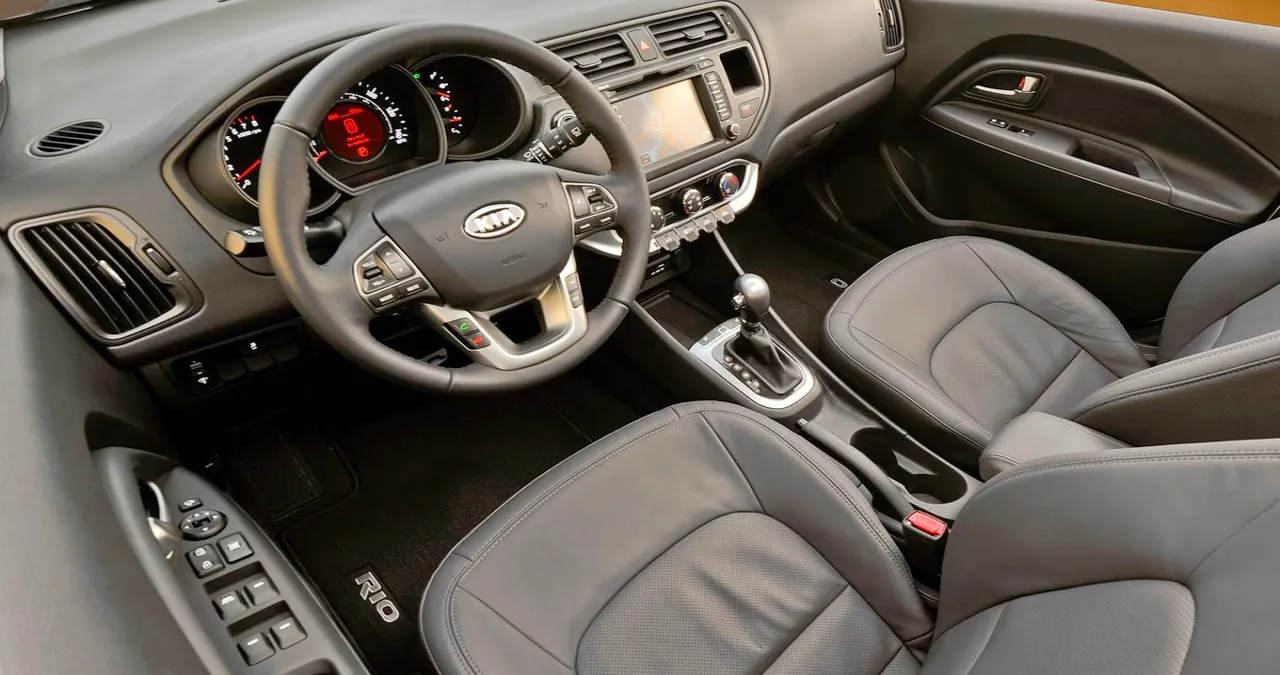 프라이드 실내 / 기아