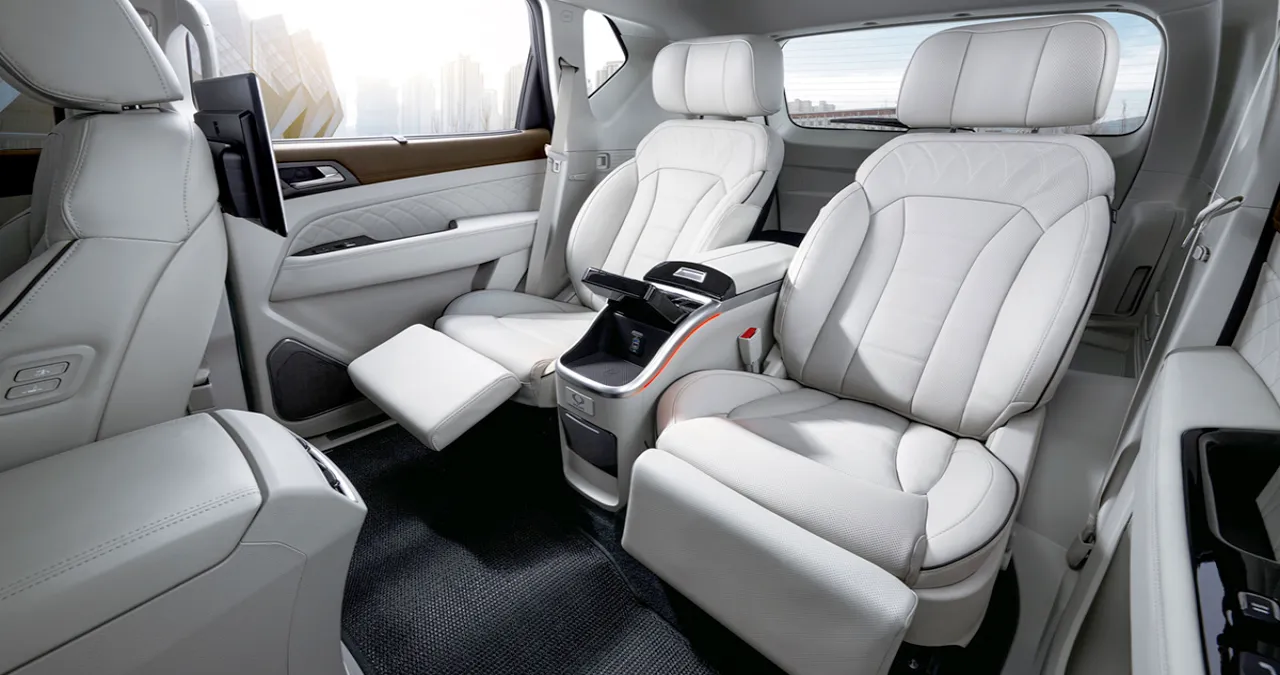 렉스턴 서밋 실내 / KGM