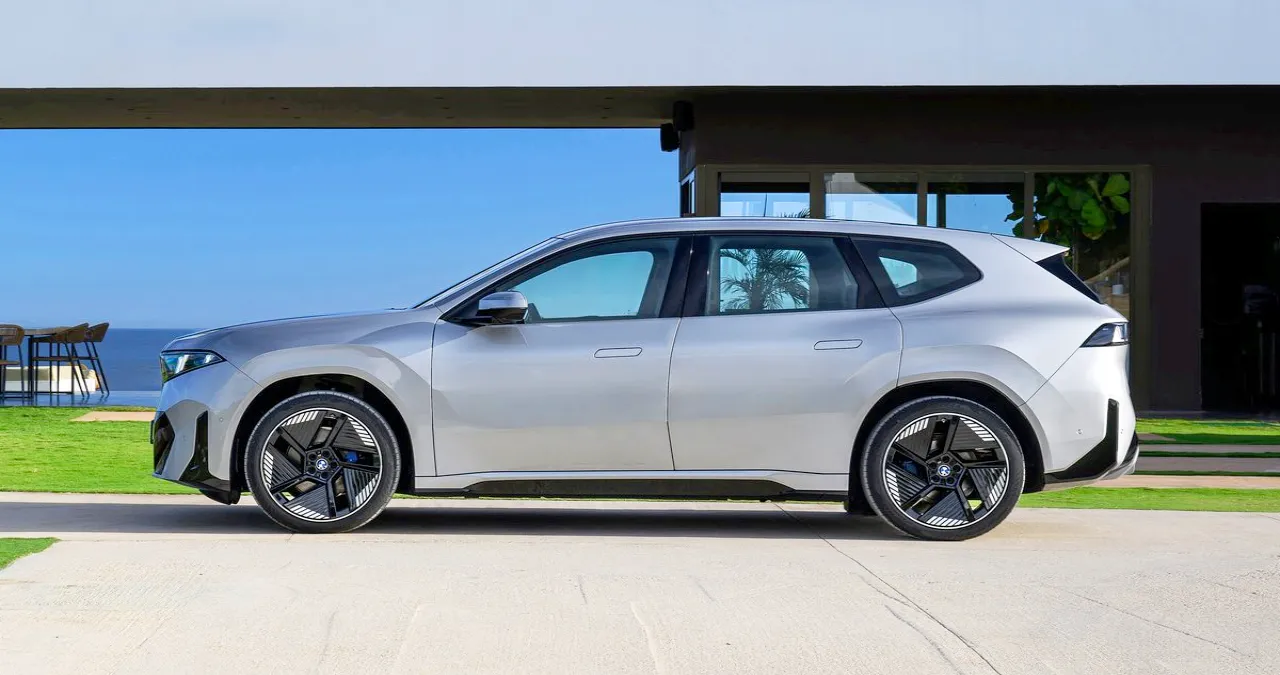 더 뉴 BMW iX3 / BMW