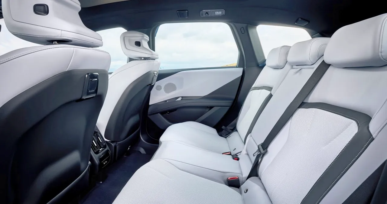 더 뉴 BMW iX3 실내 / BMW