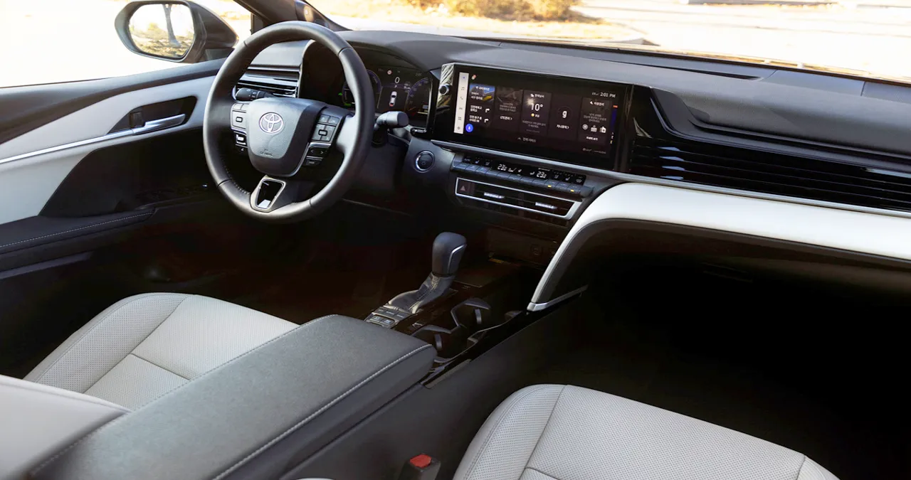 캠리 하이브리드 실내 / 토요타