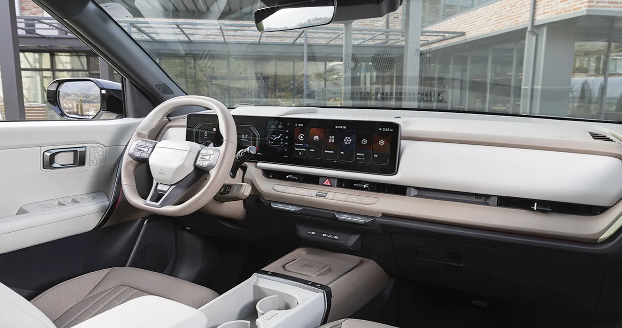 셀토스 하이브릳 실내 / 기아