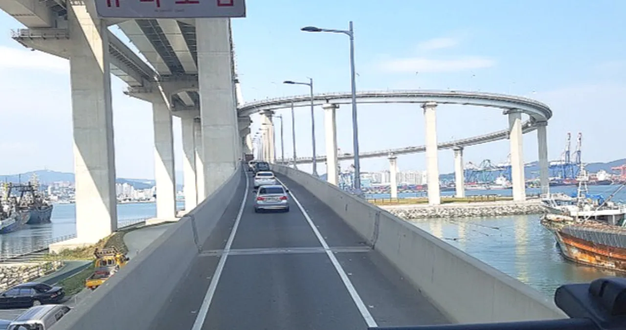 부산항 대교 진입로 / 온라인 커뮤니티