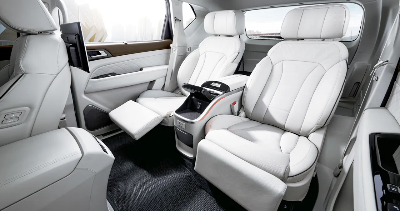 렉스턴 써밋 실내 / KGM