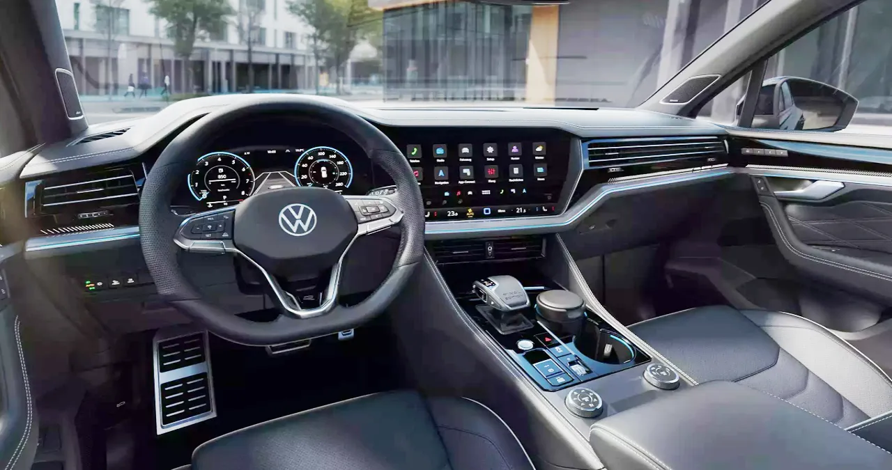 투아렉 파이널 에디션 실내 / 폭스바겐코리아