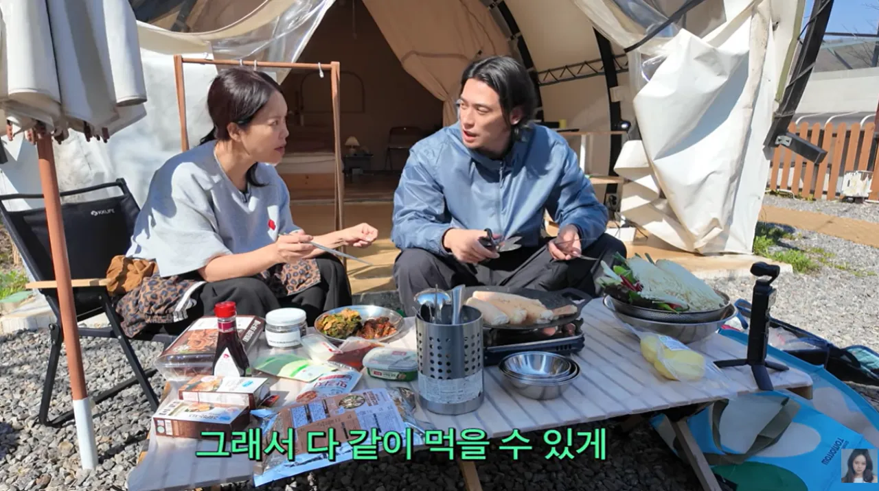 가수 백지영이 유튜브 콘텐츠에서 쿠팡의 ‘프레시백’을 개인 용도로 사용하는 모습이 공개되며 논란이 일자, 해당 유튜브 제작진이 이에 사과했다. 유튜브 캡처