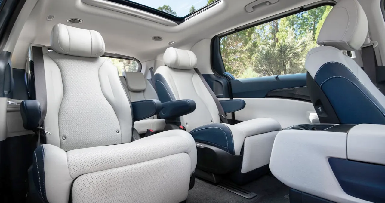 카니발 하이브리드 실내 / 기아