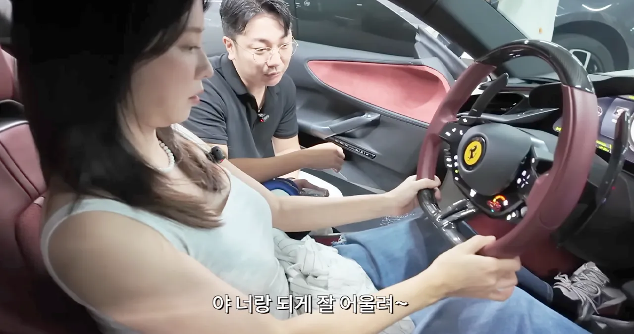 송지효가 탄 SF90 스파이더 / 유튜브 ‘지편한세상 [Jeeseokjin World]’