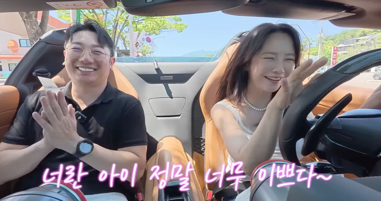 송지효가 탄 페라리 812 슈퍼패스트 / 유튜브 ‘지편한세상 [Jeeseokjin World]’