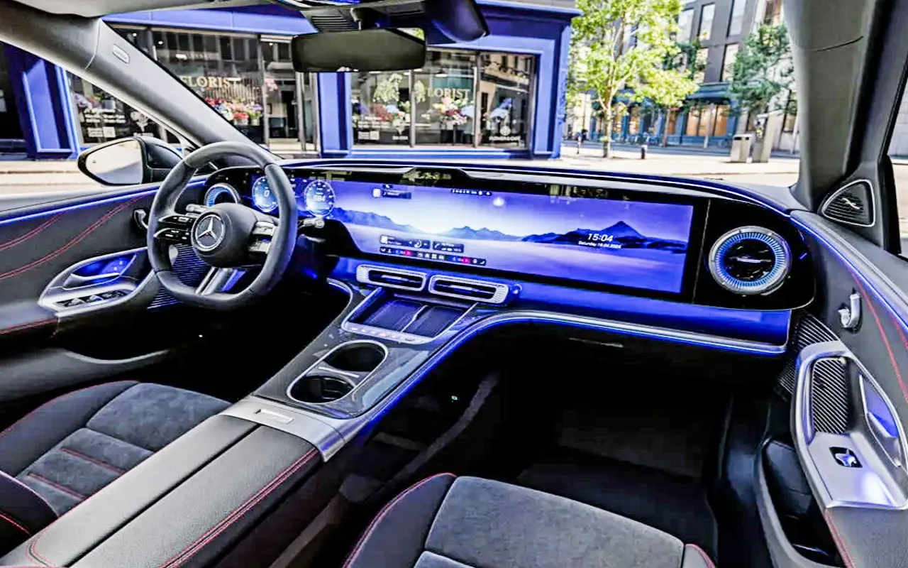 C클래스 전기차 실내 - 출처 : 메르세데스-벤츠