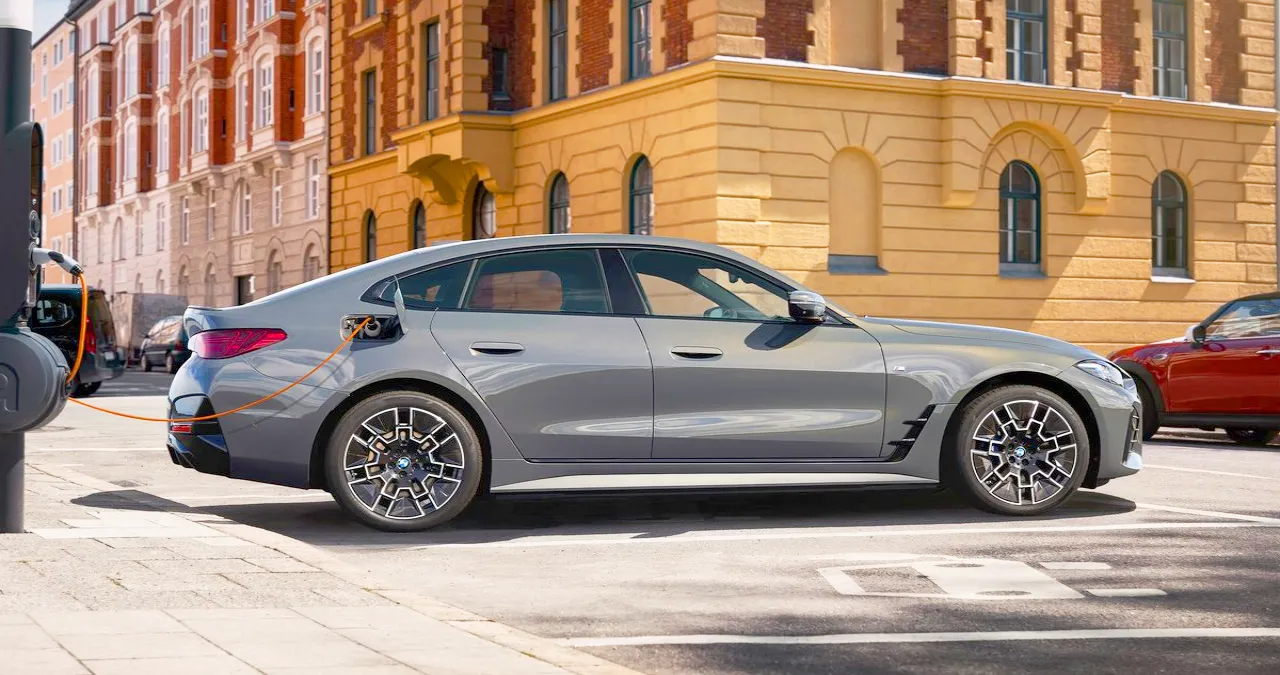 i4 단종 소식 / BMW